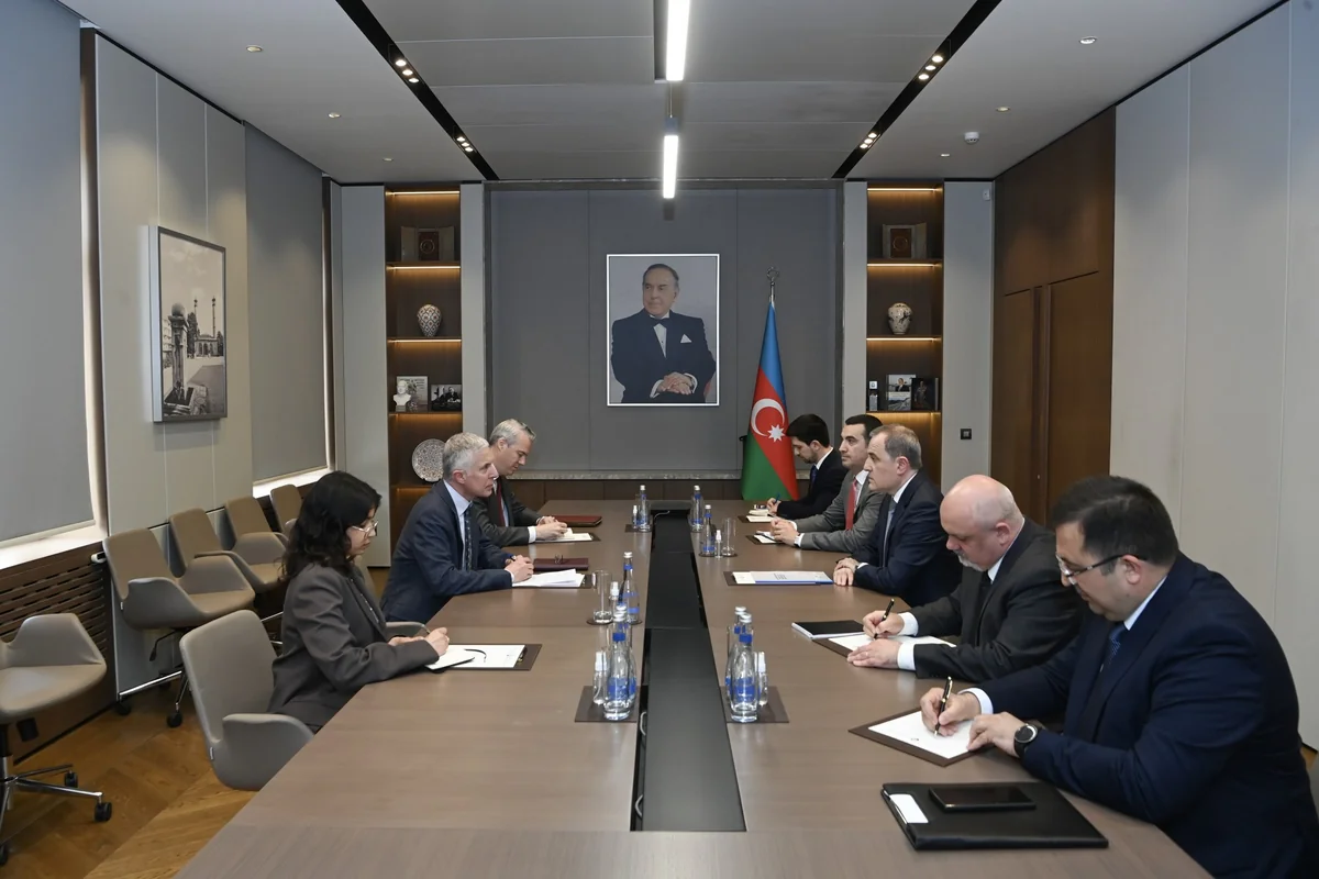 Ceyhun Bayramov Birləşmiş Krallığın Azərbaycandakı səfiri Fergus Auld ilə görüşüb