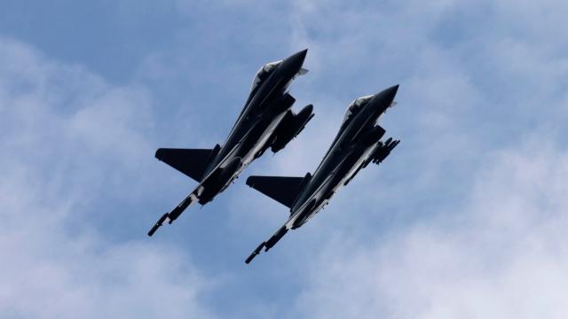 Avstriya ABŞ hərbi təyyarələrinin hava məkanını pozmasına görə qırıcıları havaya qaldırıb