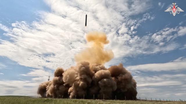 Rusiya qitələrarası ballistik raketini sınaqdan keçirdi