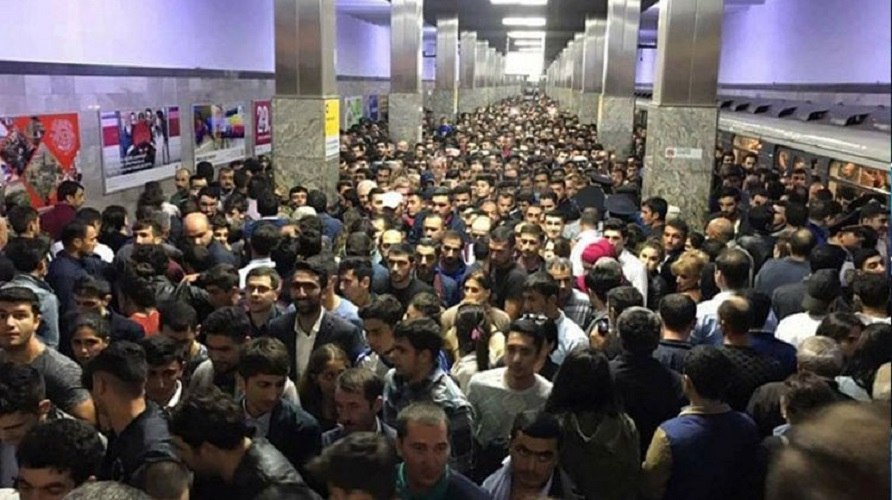 Bakı metrosu sıxlığa görə dünyada ilk onluqdadır