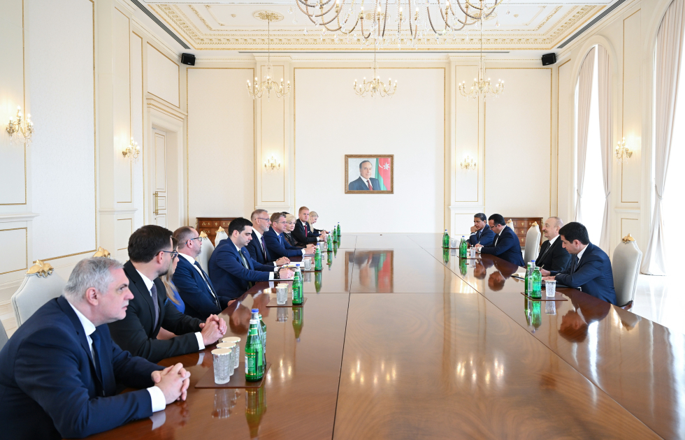 Prezident Slovakiya Milli Şurasının sədrini qəbul edib