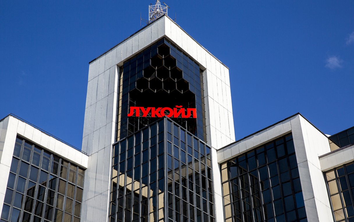 İtaliyada “LUKOIL”a məxsus olmuş neft zavodu satılır