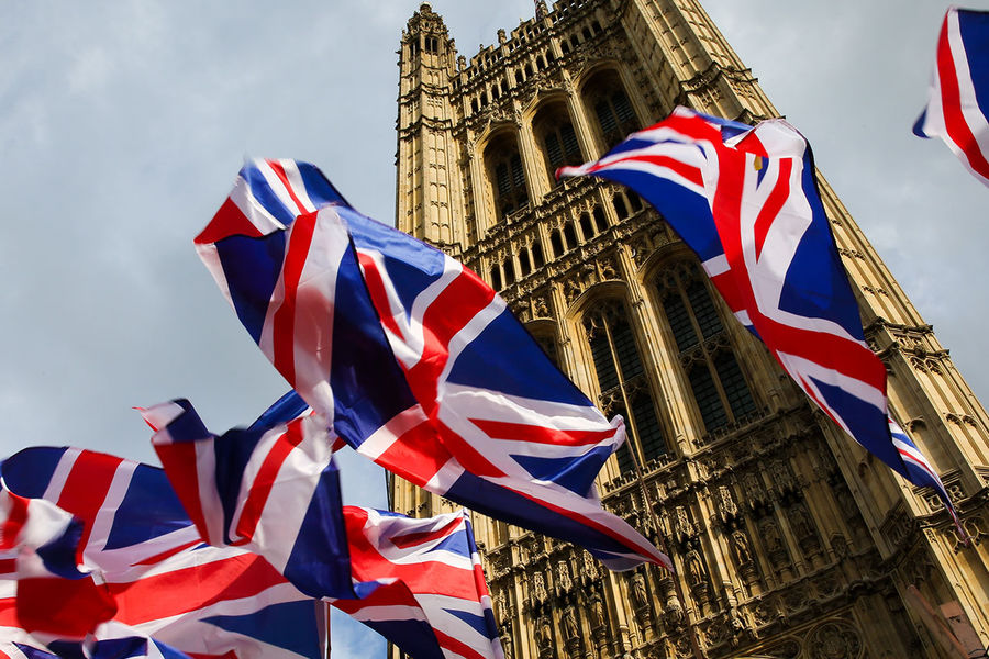 Britaniyada deputat Baş nazirin rəqibi üçün mandatından imtina etdi