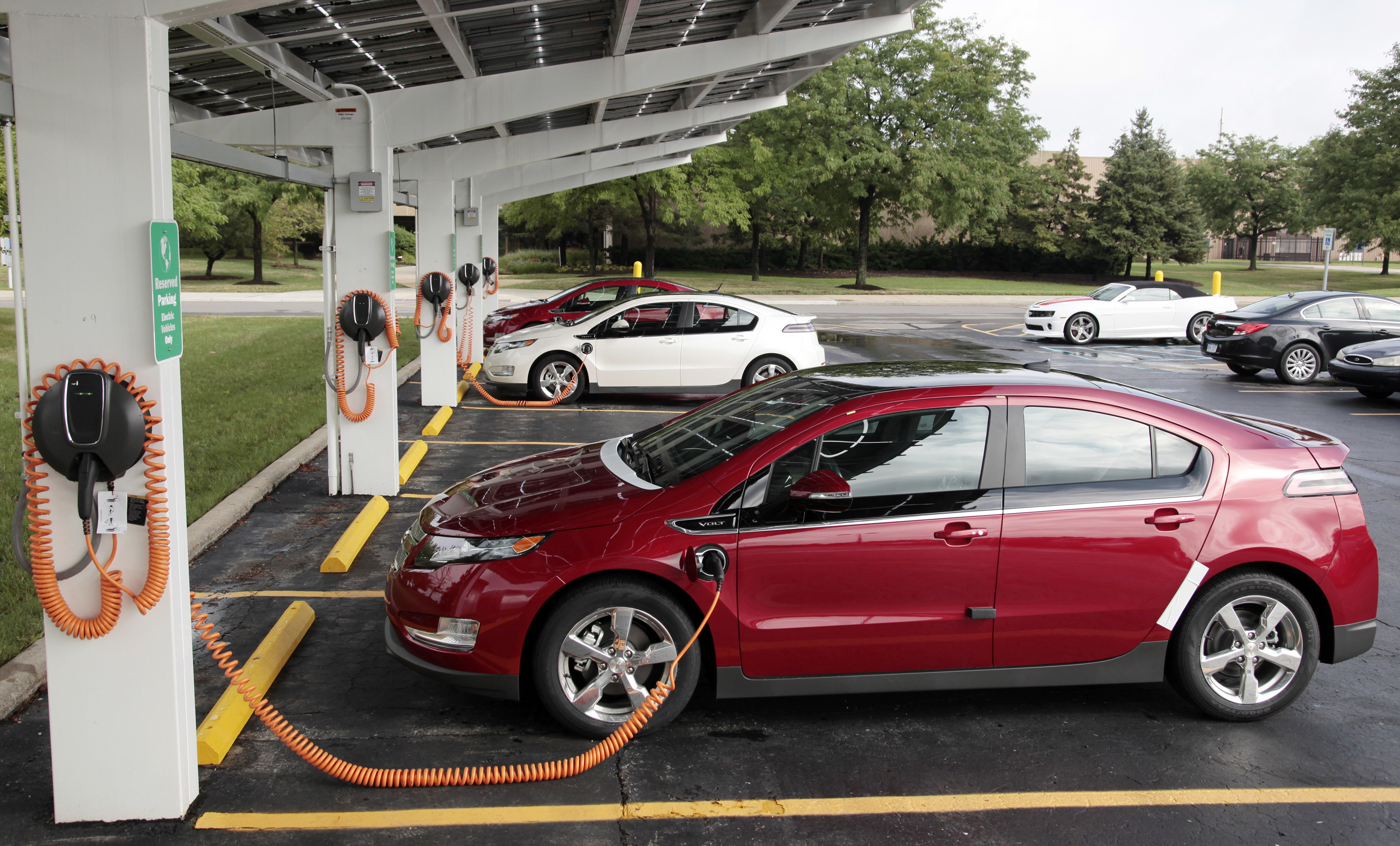 Azərbaycanın elektrikli avtomobil idxalına çəkdiyi xərc 48%-dək azaldı