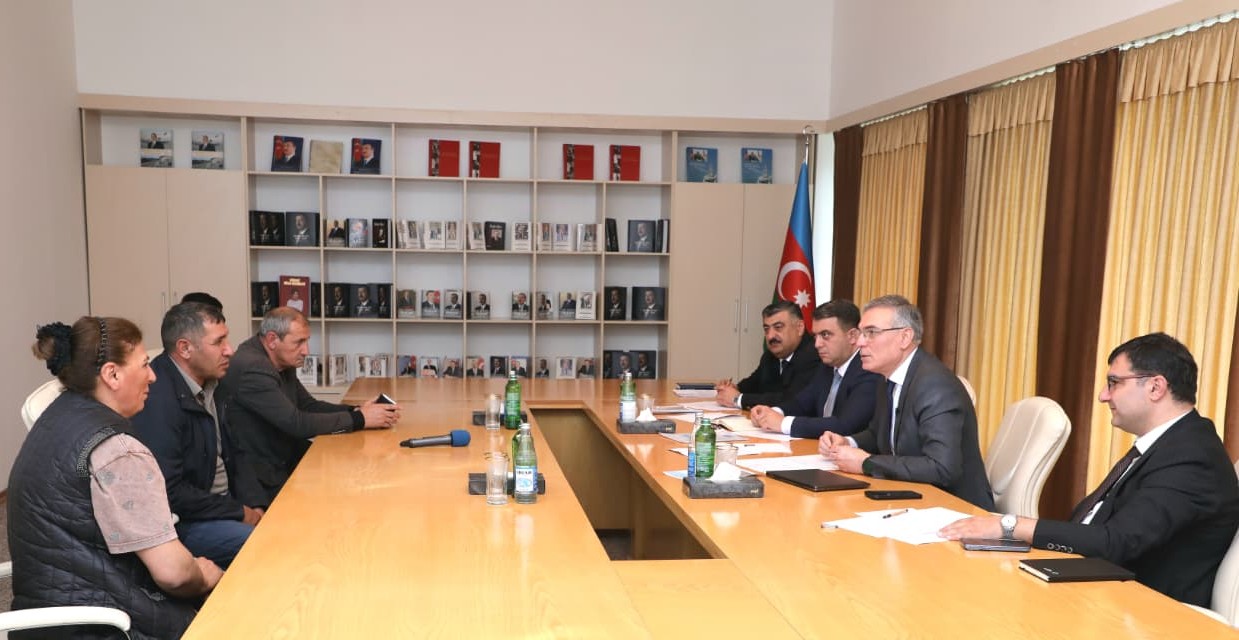Azər Məmmədov Ağstafada vətəndaşları qəbul edib - FOTO