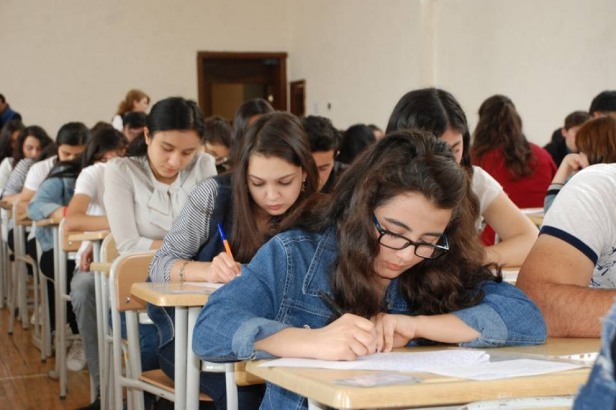 Gələn ildən buraxılış imtahanlarında xarici dil üzrə mətn yazmaq tələb olunacaq