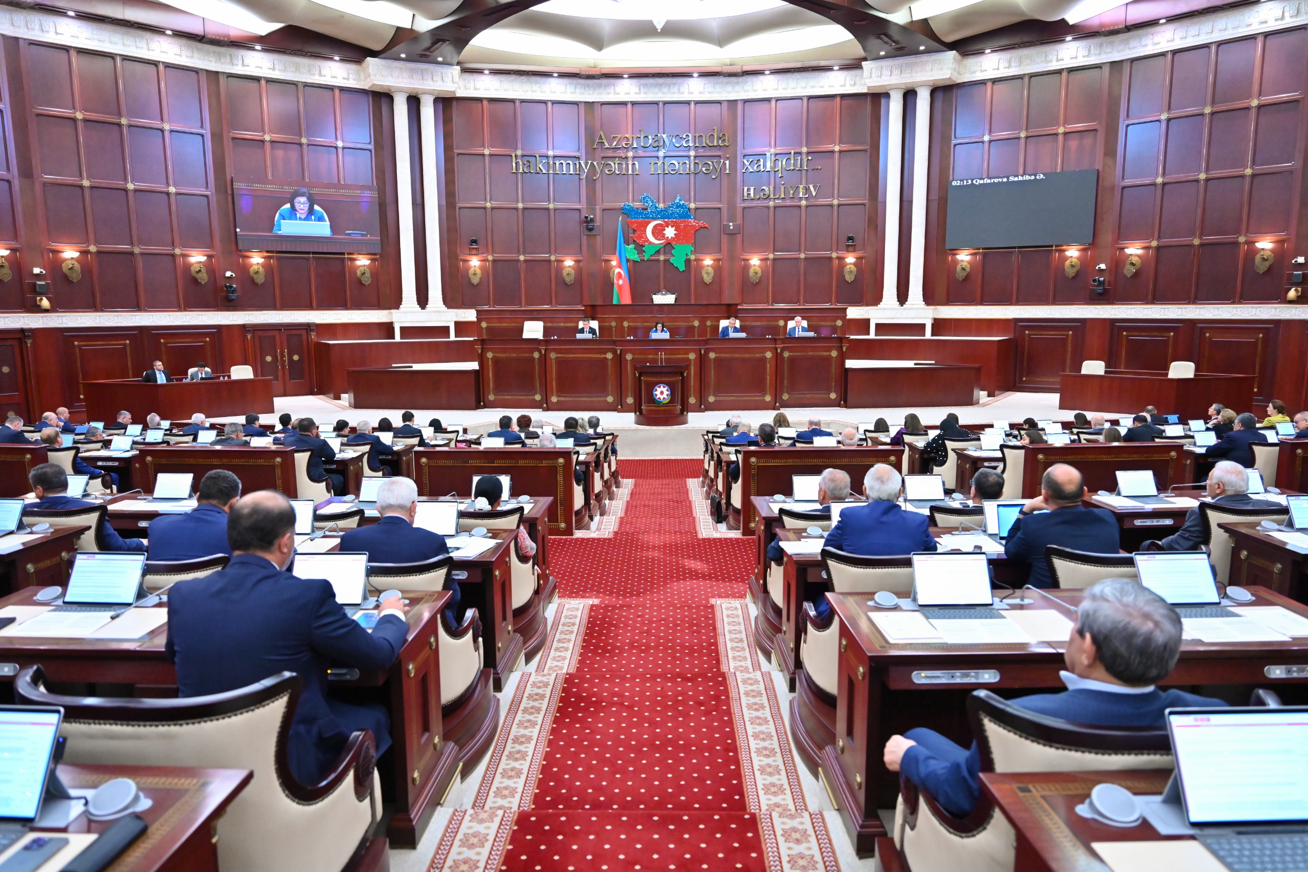 Milli Məclis Ailə, Qadın və Uşaq Problemləri üzrə Dövlət Komitəsinin hesabatını qəbul etdi
