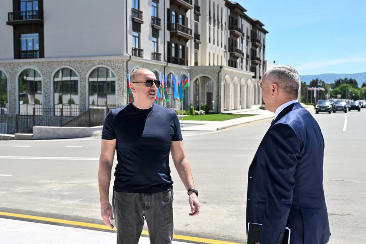 İlham Əliyev Xankəndidə əsaslı şəkildə yenidən qurulmuş Mədəniyyət Mərkəzinin açılışında iştirak edib - FOTO
