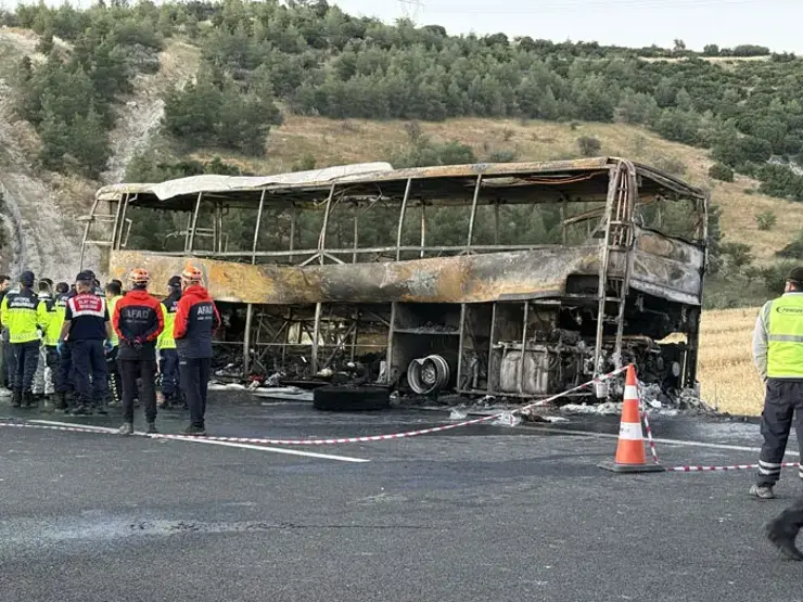 Türkiyədə sərnişin avtobusu yanıb, çox sayda ölən var