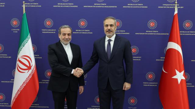 Türkiyə və İran XİN rəhbərləri regiondakı cari vəziyyəti müzakirə ediblər