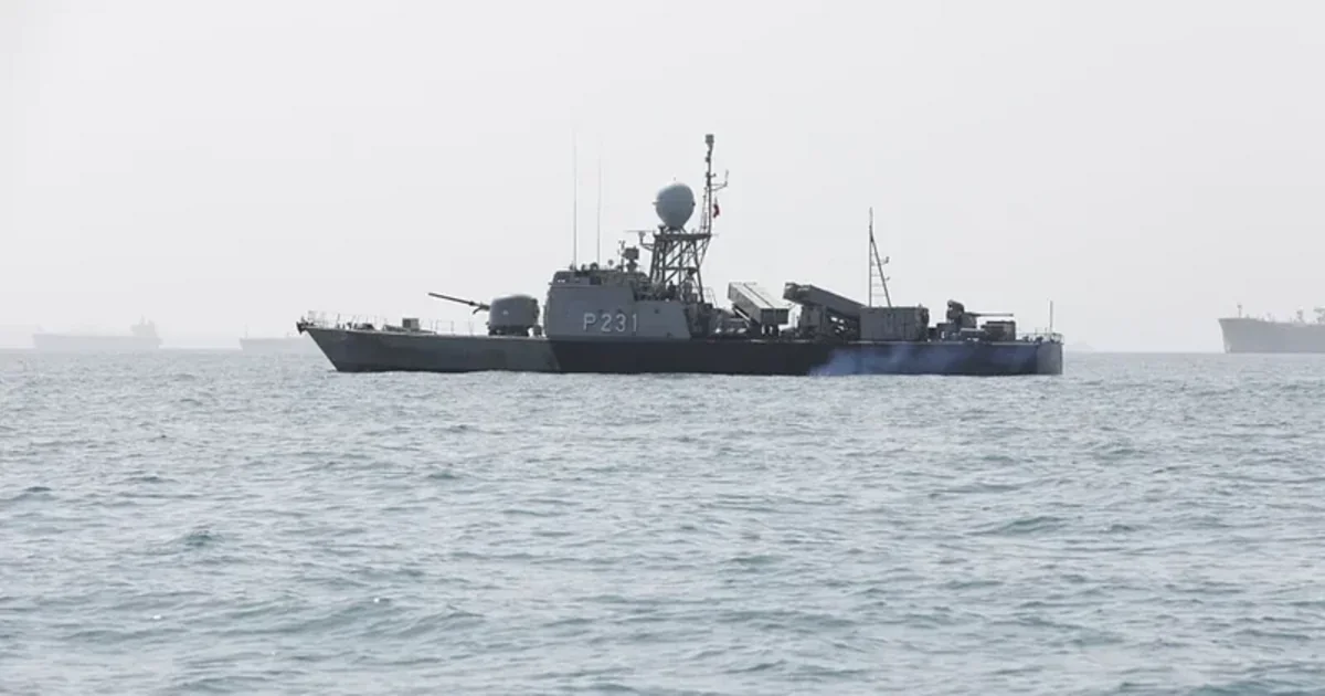 İran qüvvələri Oman körfəzində ABŞ esminesinə hücum edib