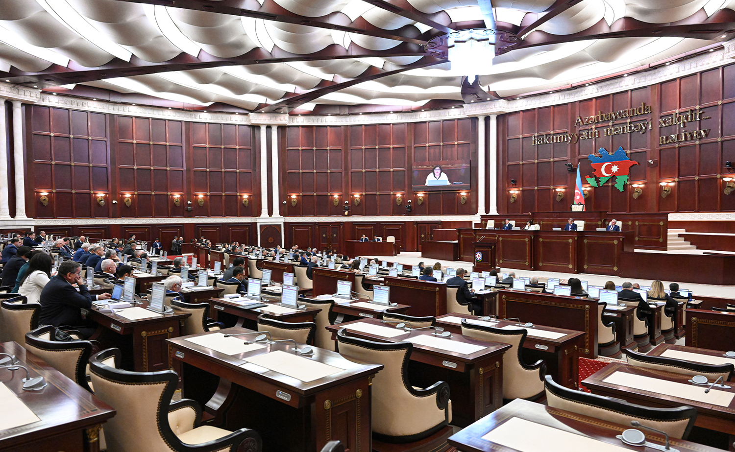 Deputatlar bu gün 8 məsələni müzakirə edir