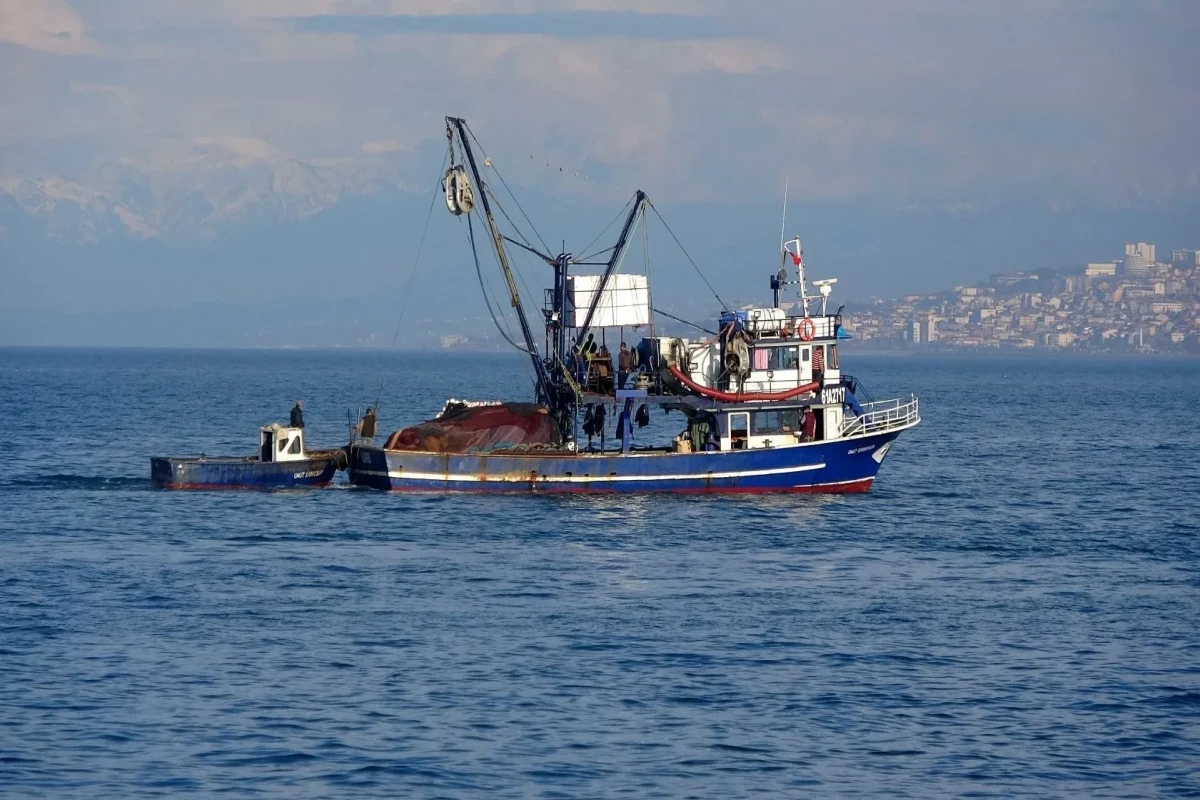 Türkiyə bayraqlı balıqçı gəmisinə hücum edilib, ölən və yaralananlar var