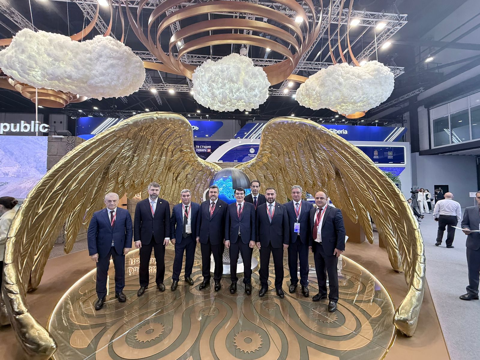 Sankt-Peterburq Forumunda Azərbaycanın iqtisadi əməkdaşlıq gündəliyi müzakirə olunub - FOTO