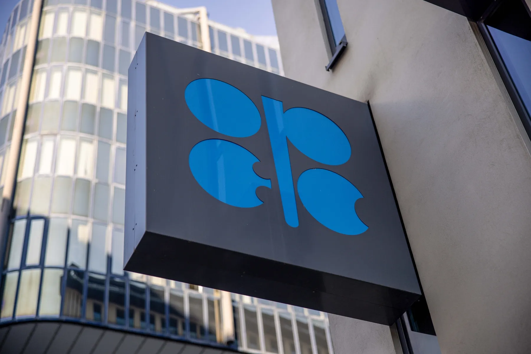OPEC+ iyulda neft hasilatı kvotalarını artırır