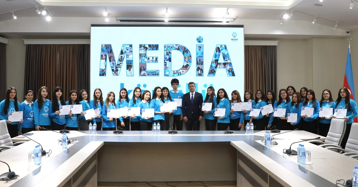 MEDİA-da məzun könüllülər və növbəti proqramın iştirakçıları ilə görüş keçirilib - FOTO
