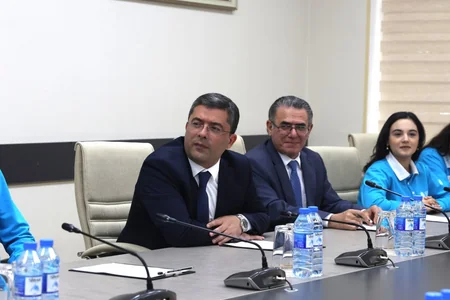 MEDİA-da məzun könüllülər və növbəti proqramın iştirakçıları ilə görüş keçirilib - FOTO - Foto 4