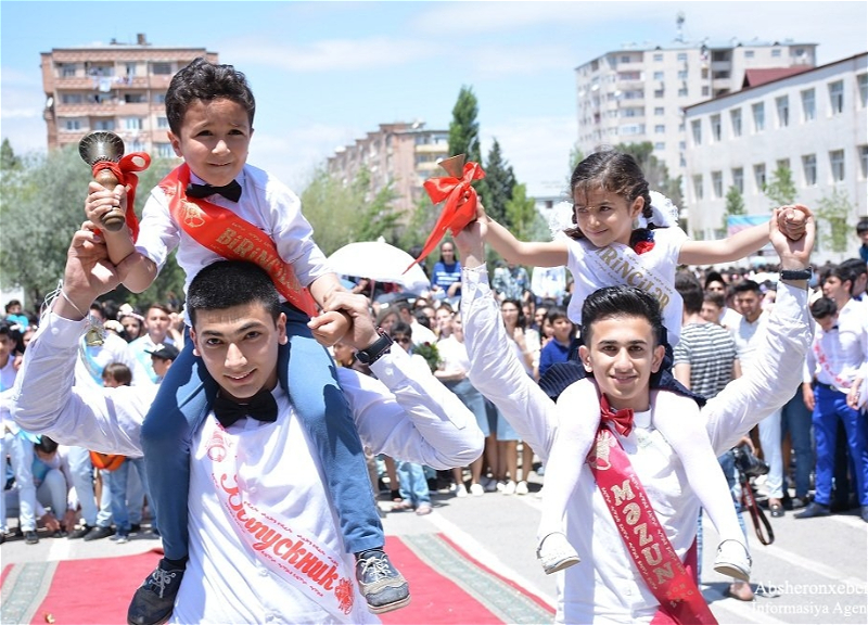 Bu il Bakıda XII sinfi bitirənlərin sayı açıqlandı