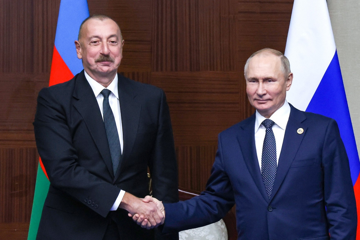 İlham Əliyev Vladimir Putini təbrik edib
