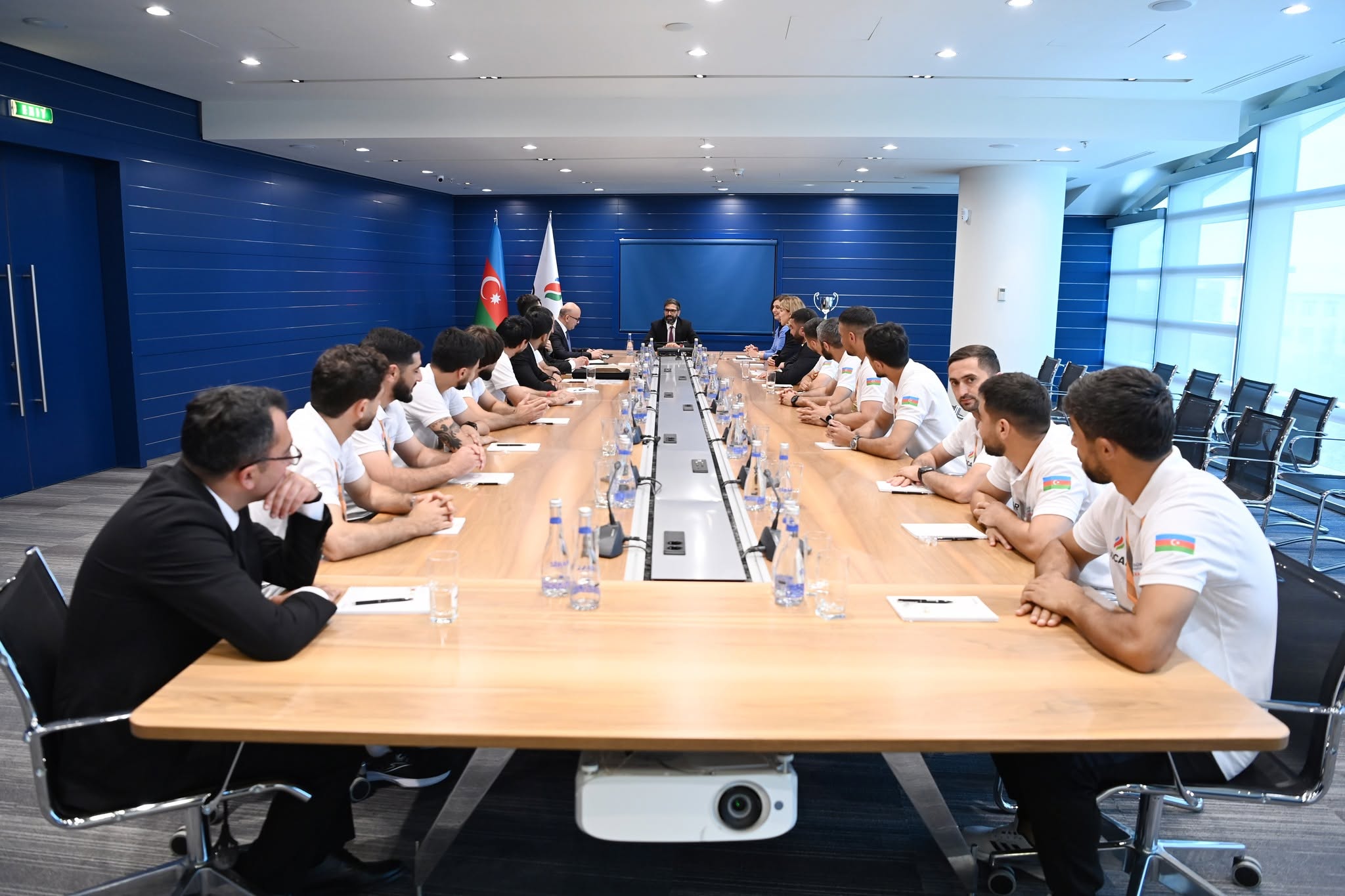  Rövşən Nəcəf  SOCAR-ın minifutbol komandası ilə görüşüb - FOTO