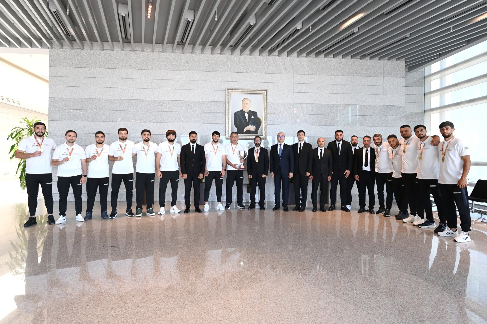 Rövşən Nəcəf SOCAR-ın minifutbol komandası ilə görüşüb - FOTO - Foto 5