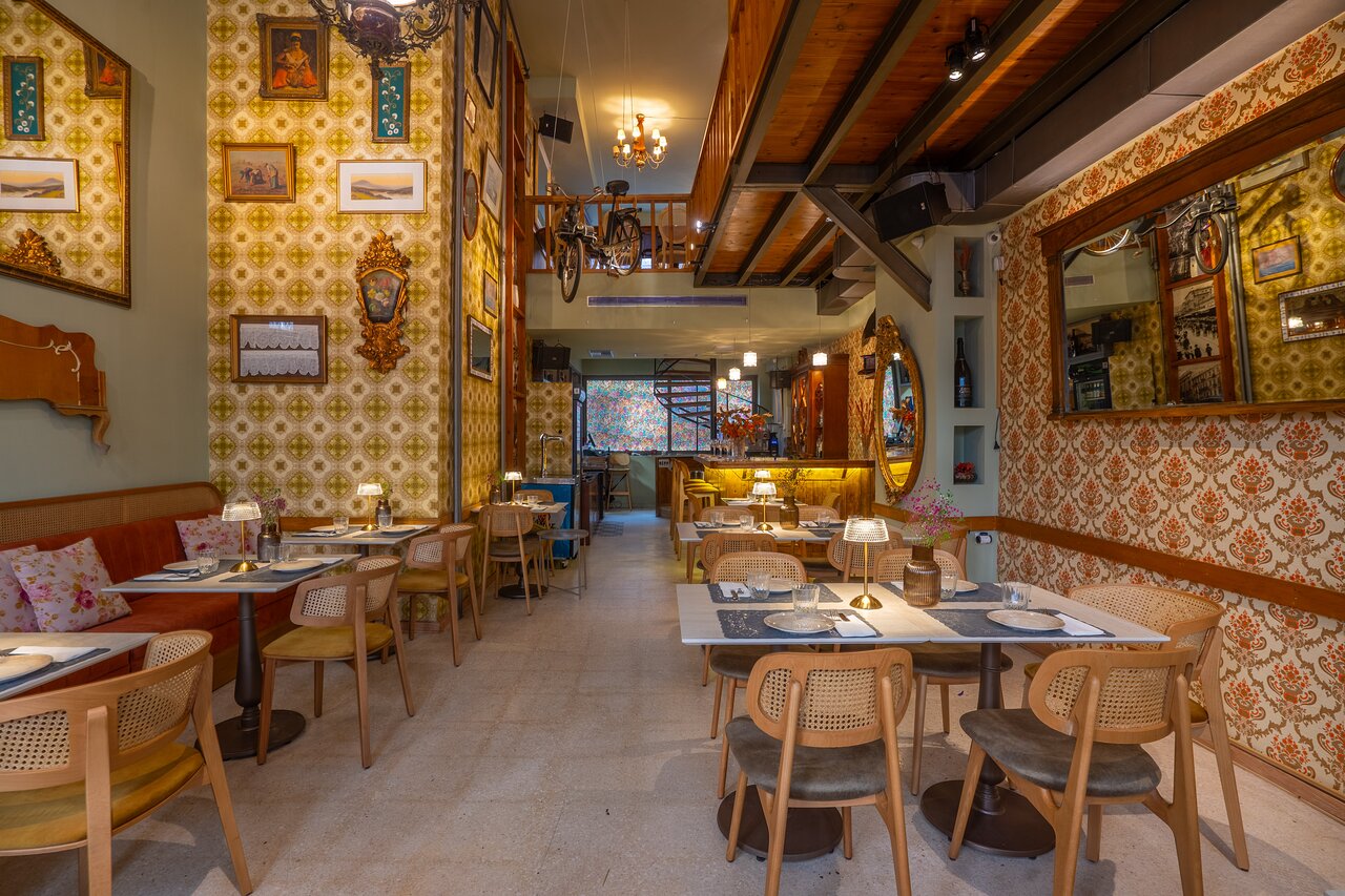 Restoranın paltar dolabından 5 min dollar oğurlayan şəxs saxlanılıb