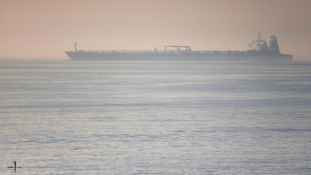 Britaniya La-Manş boğazında Rusiya tankerini ələ keçirdi