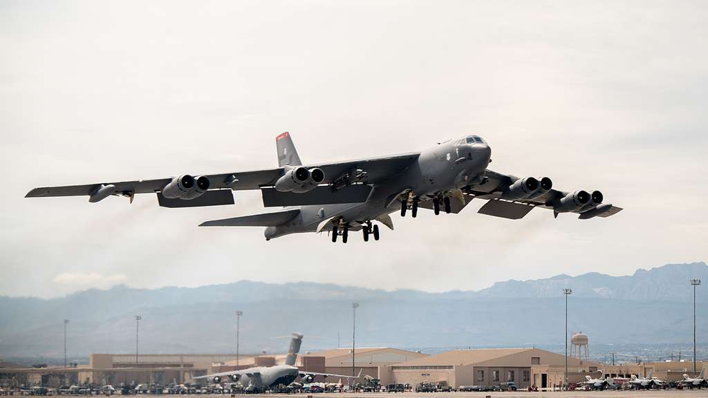 ABŞ-da B-52 strateji bombardmançısı qəzaya uğrayıb