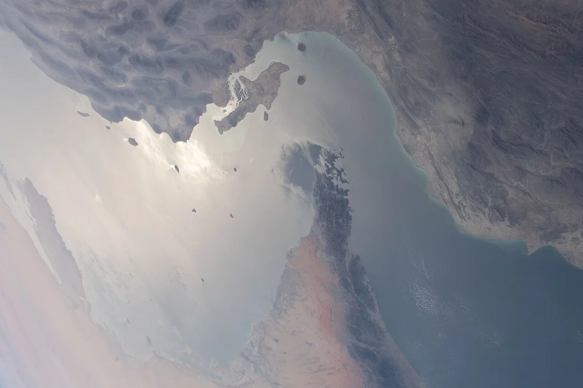CNN: ABŞ Hörmüz boğazının nəzarətini faktiki olaraq İrana təhvil verib