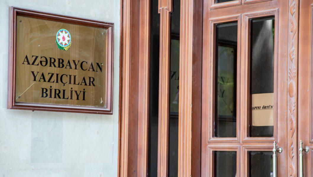 Yazıçılar Birliyinə qəbul müvəqqəti dayandırıldı