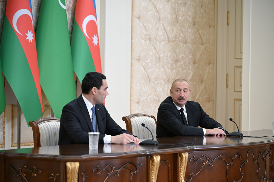 Azərbaycan və Türkmənistan prezidentləri mətbuata bəyanatlarla çıxış ediblər - Foto 2