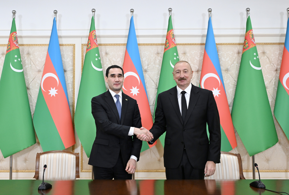 Azərbaycan və Türkmənistan prezidentləri mətbuata bəyanatlarla çıxış ediblər - Foto 8