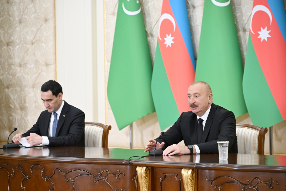 Azərbaycan və Türkmənistan prezidentləri mətbuata bəyanatlarla çıxış ediblər - Foto 5