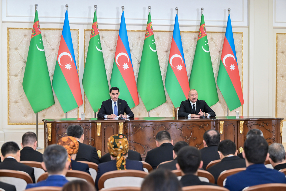Azərbaycan və Türkmənistan prezidentləri mətbuata bəyanatlarla çıxış ediblər - Foto 7