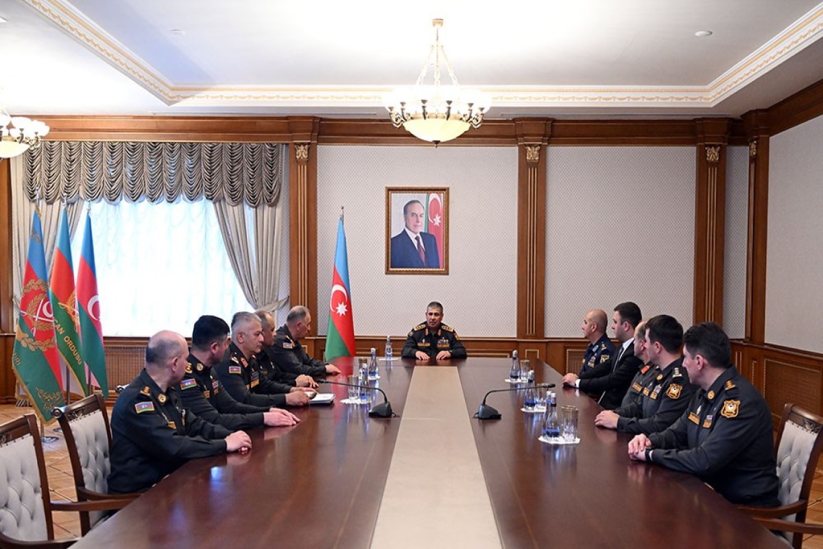 Müdafiə naziri yeni generallara rütbələrini təqdim edib