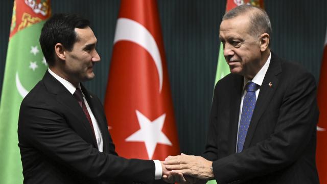 Ərdoğan Türkmənistanın Milli Lideri Berdiməhəmmədovla telefonla danışıb