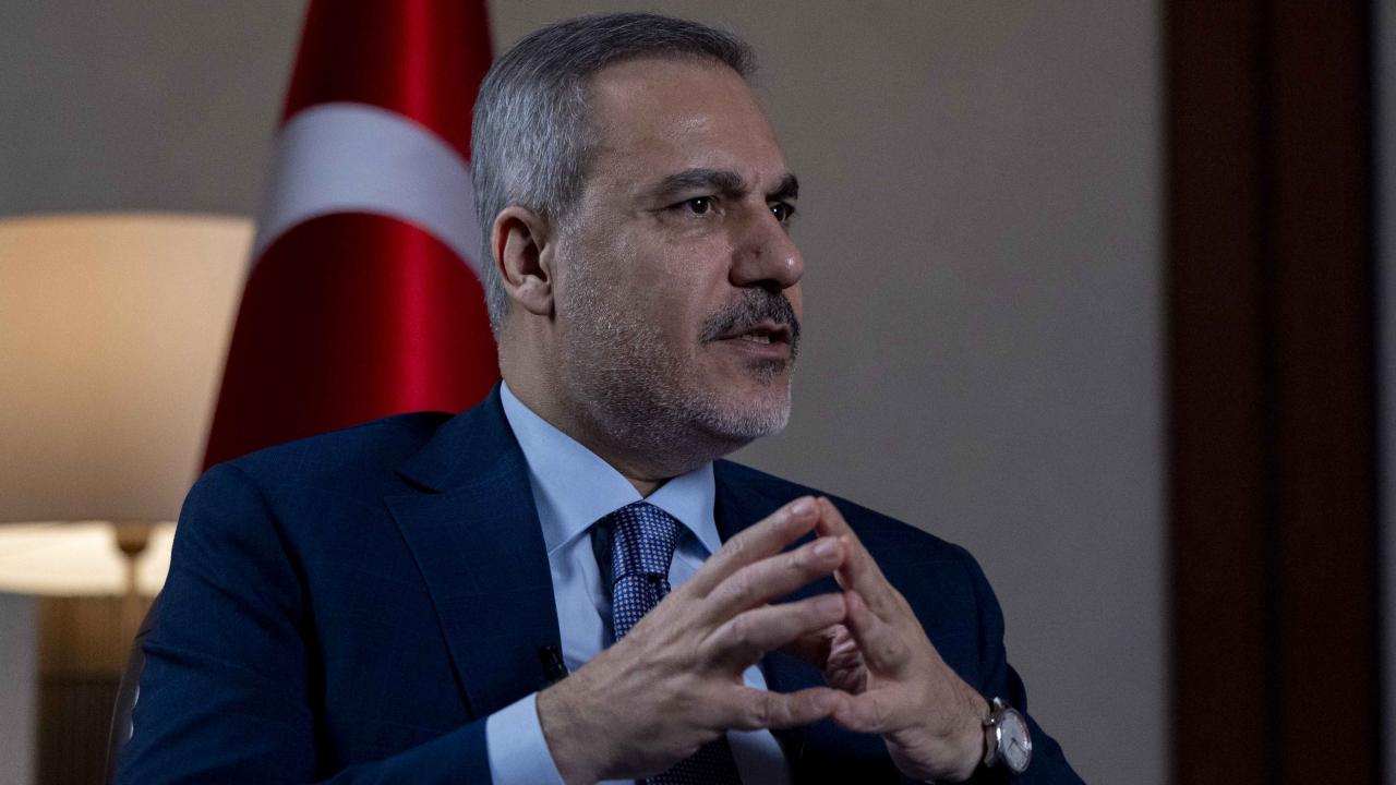 Fidan: Türkiyə Rusiya ilə Ukrayna arasında hərtərəfli sülh danışıqlarının başlanmasını istəyir