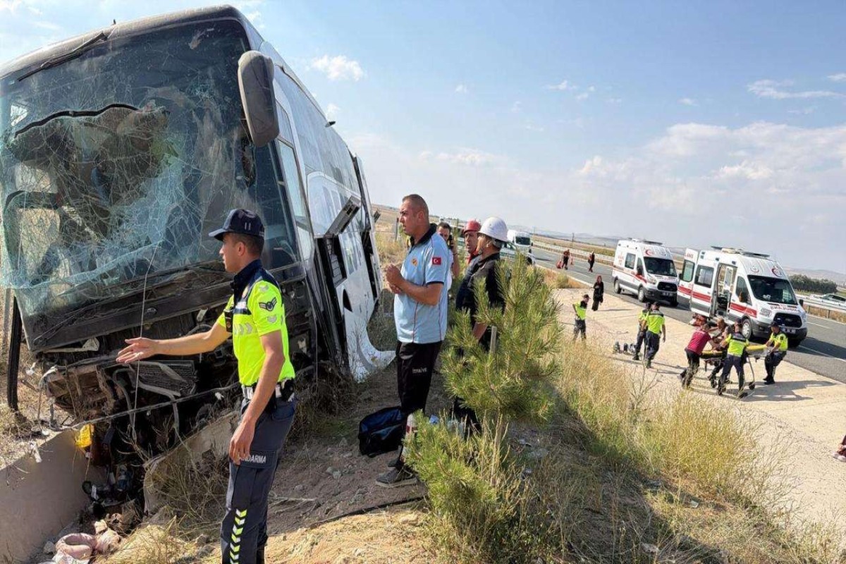 Türkiyədə İraqa gedən avtobus qəzaya uğradı, 40 nəfər xəsarət aldı