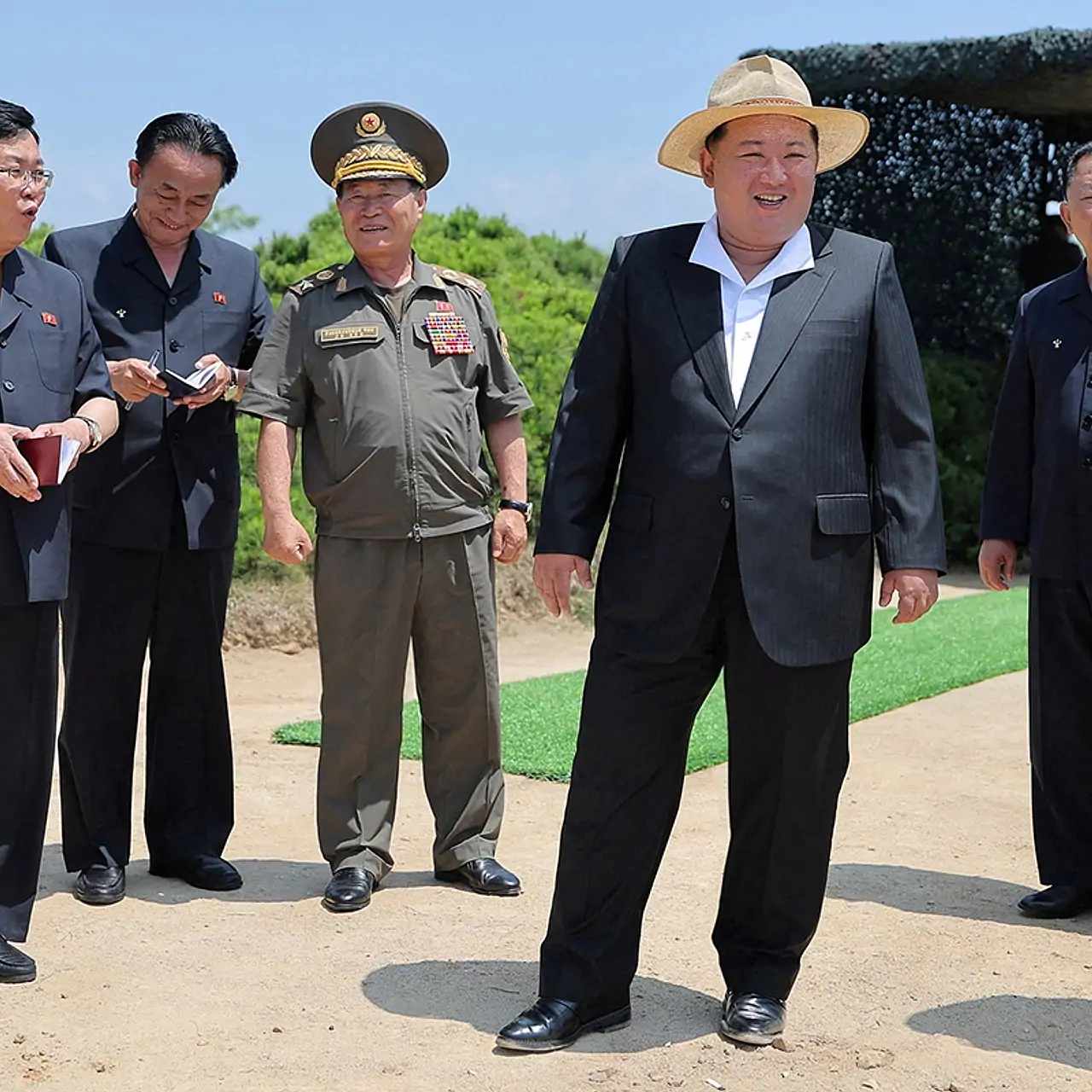 Kim Çen In strateji raket buraxılışını izləyib