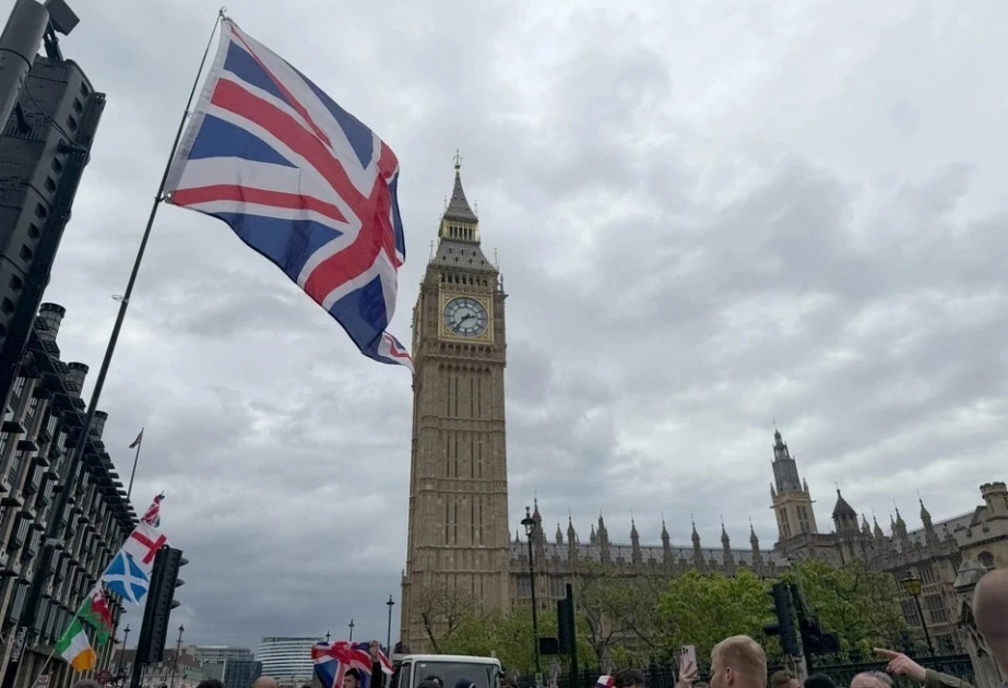 Britaniya XİN əməkdaşlarının məxfi məlumatları oğurlanaraq satışa çıxarılıb