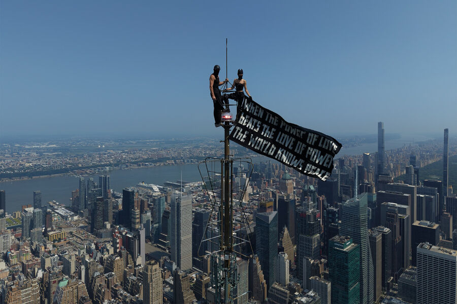 “Empire State Building”ə qalxan Rusiya vətəndaşlarını 20 ildən çox həbs cəzası gözləyir