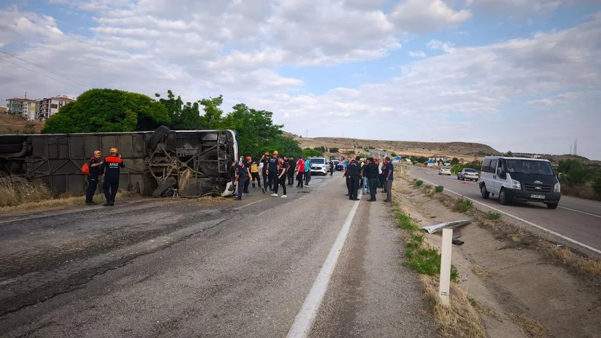 Türkiyədə avtobus aşıb, 41 nəfər xəsarət alıb