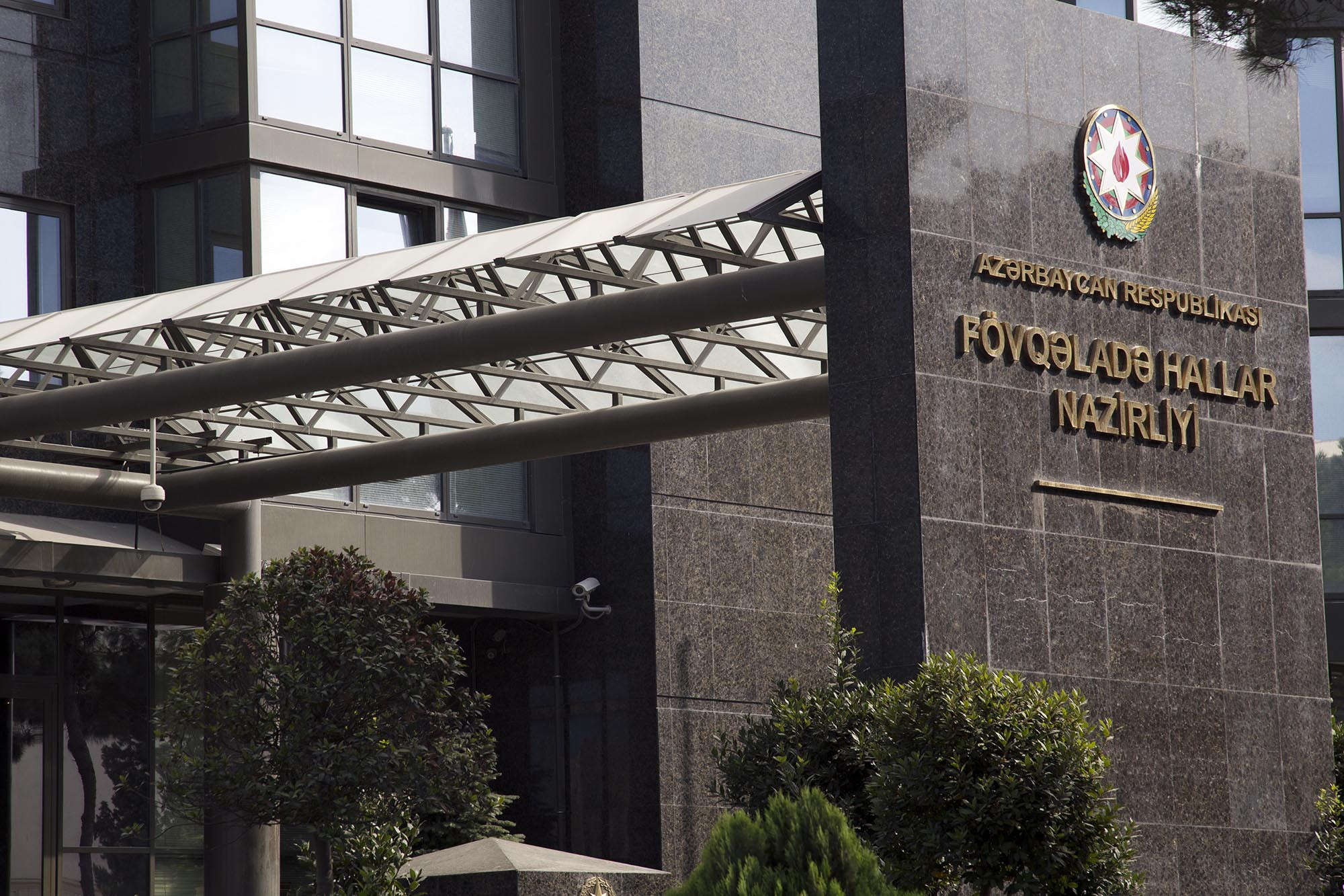 FHN azad olunmuş ərazilərdə qurumları üçün yeni inzibati binalar tikdirir