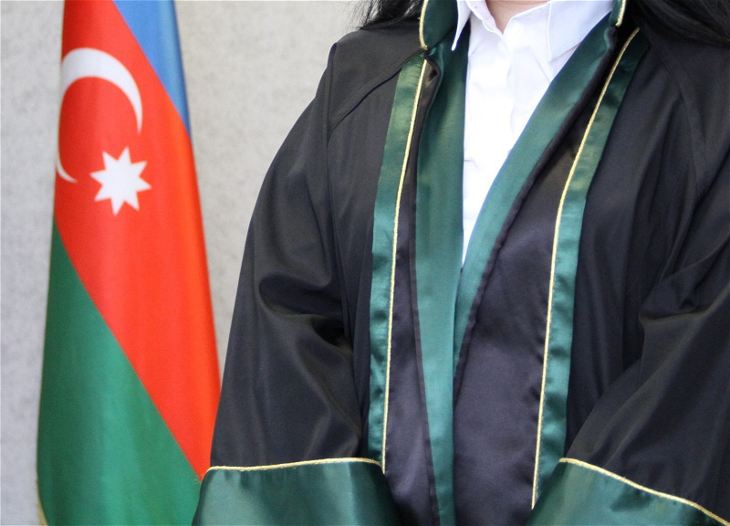 İki vəkilə töhmət verildi, biri isə cərimələndi