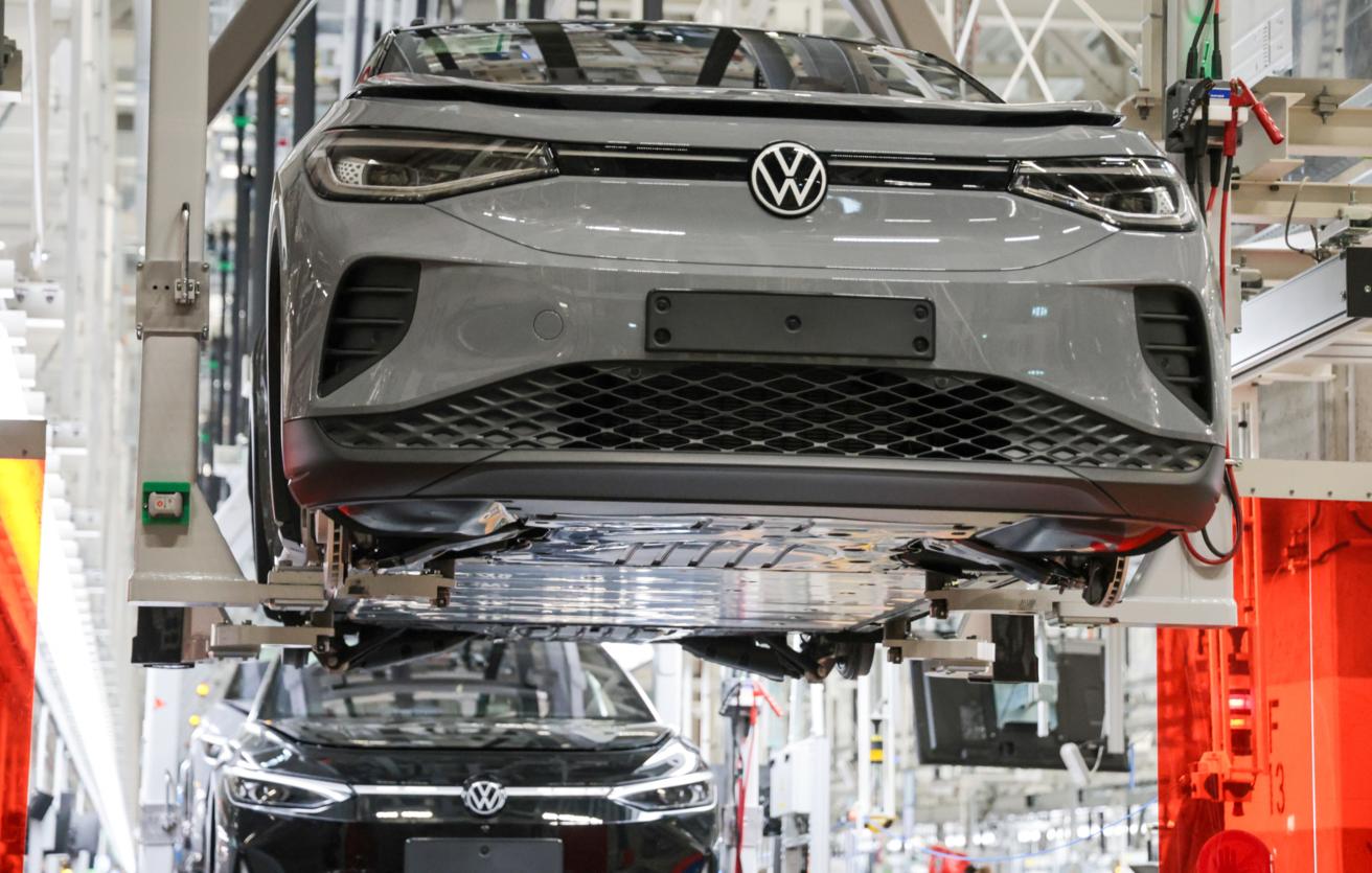 "Volkswagen" dörd zavodunu bağlaya bilər