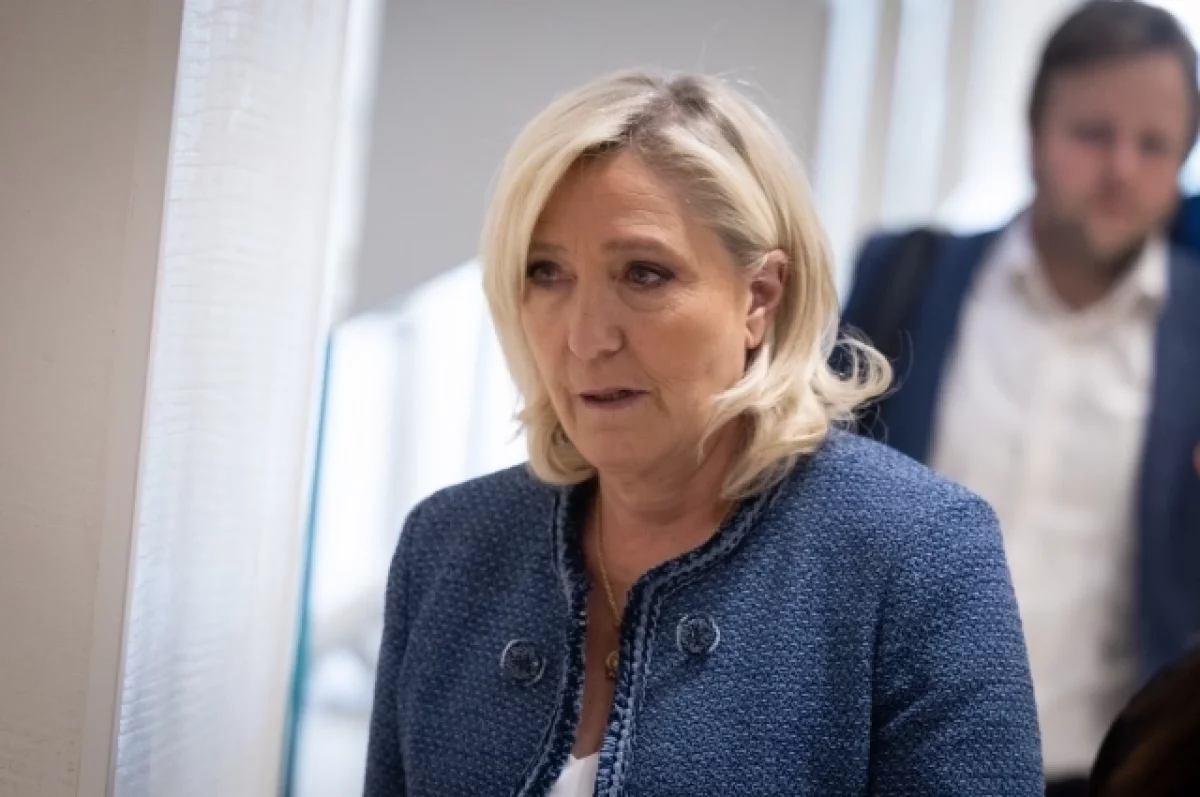 Le Pen Fransada prezidentliyə namizədlər arasında önə çıxıb