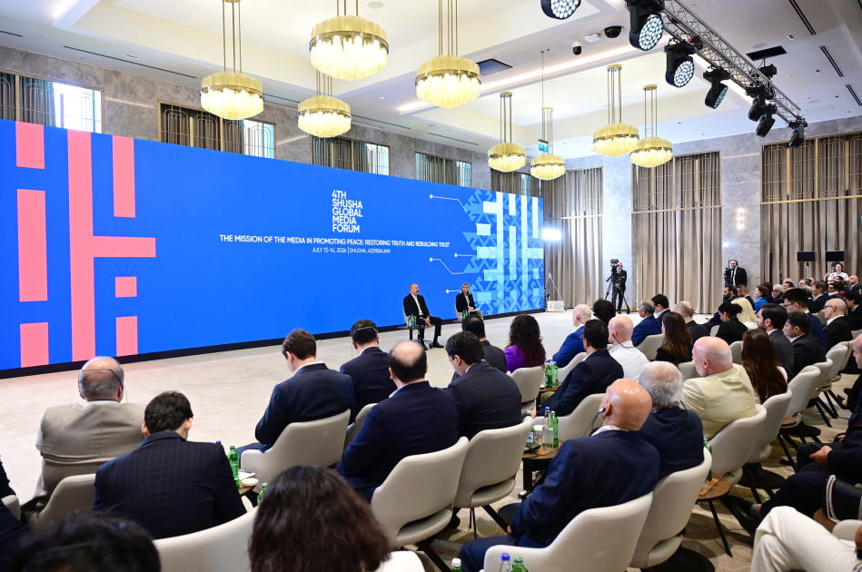 Prezident İlham Əliyev IV Şuşa Qlobal Media Forumunun açılışında iştirak edib - YENİLƏNİB - 2 - Foto 12