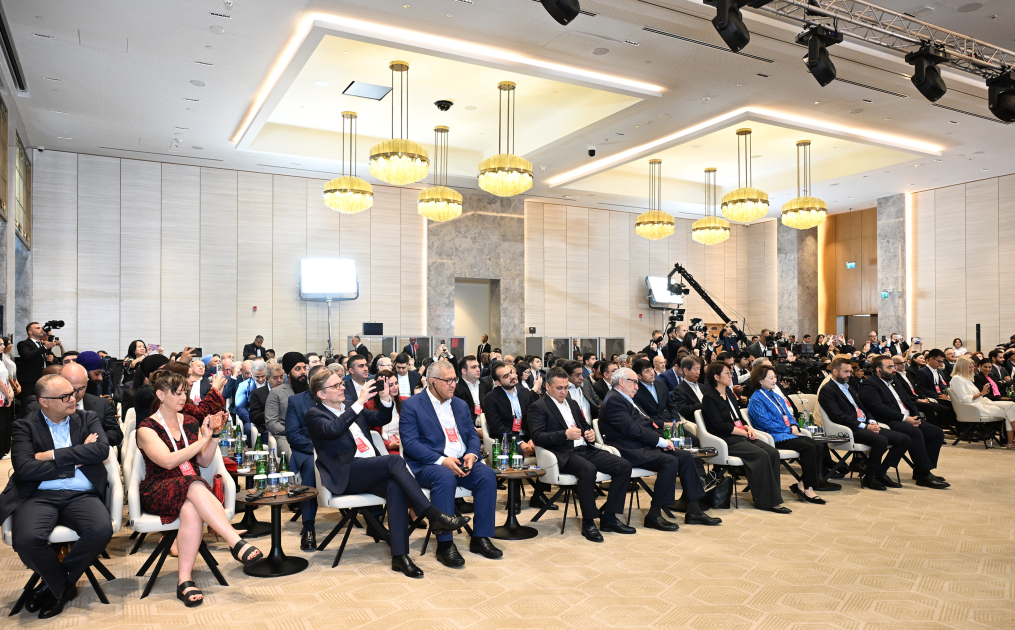 Prezident İlham Əliyev IV Şuşa Qlobal Media Forumunun açılışında iştirak edib - YENİLƏNİB - 2 - Foto 16