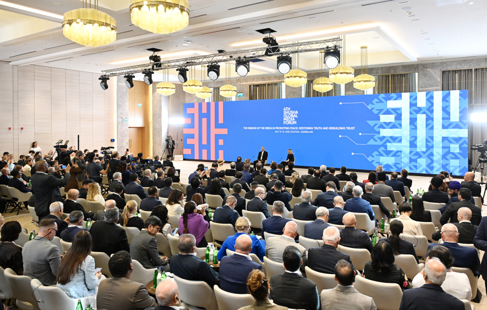 Prezident İlham Əliyev IV Şuşa Qlobal Media Forumunun açılışında iştirak edib - YENİLƏNİB - 2 - Foto 4