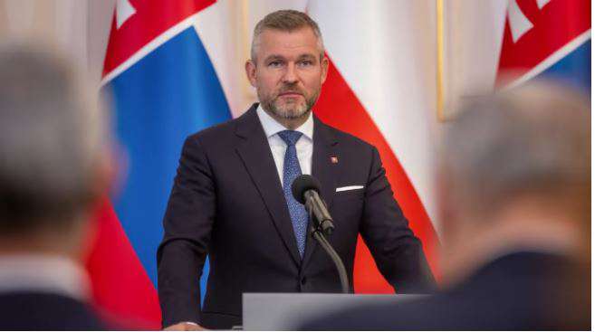 Slovakiya Prezidenti Azərbaycana səfərə yola düşüb